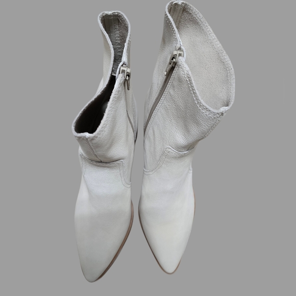 Gianni Bini Darnold Nubuck Block Heel Booties - Picture 4 of 6